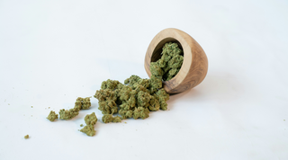 THCp vs THC: What’s the Difference and Which One Hits Harder? (2025 Guide)